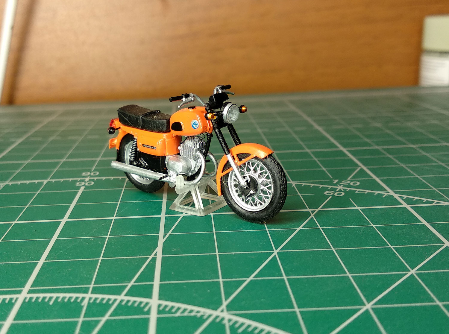 Восход-3М мотоцикл (оранжевый) модель в масштабе 1:43 фото 1