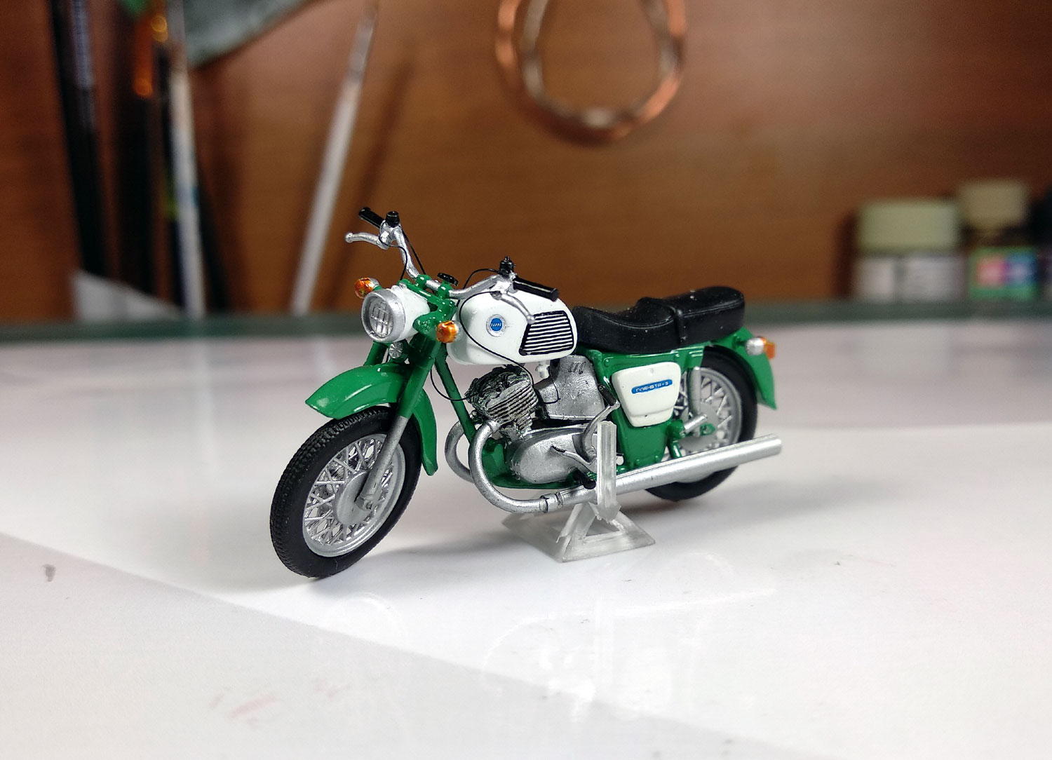 Планета-3, мотоцикл бело-зеленый модель в масштабе 1:43 фото 1