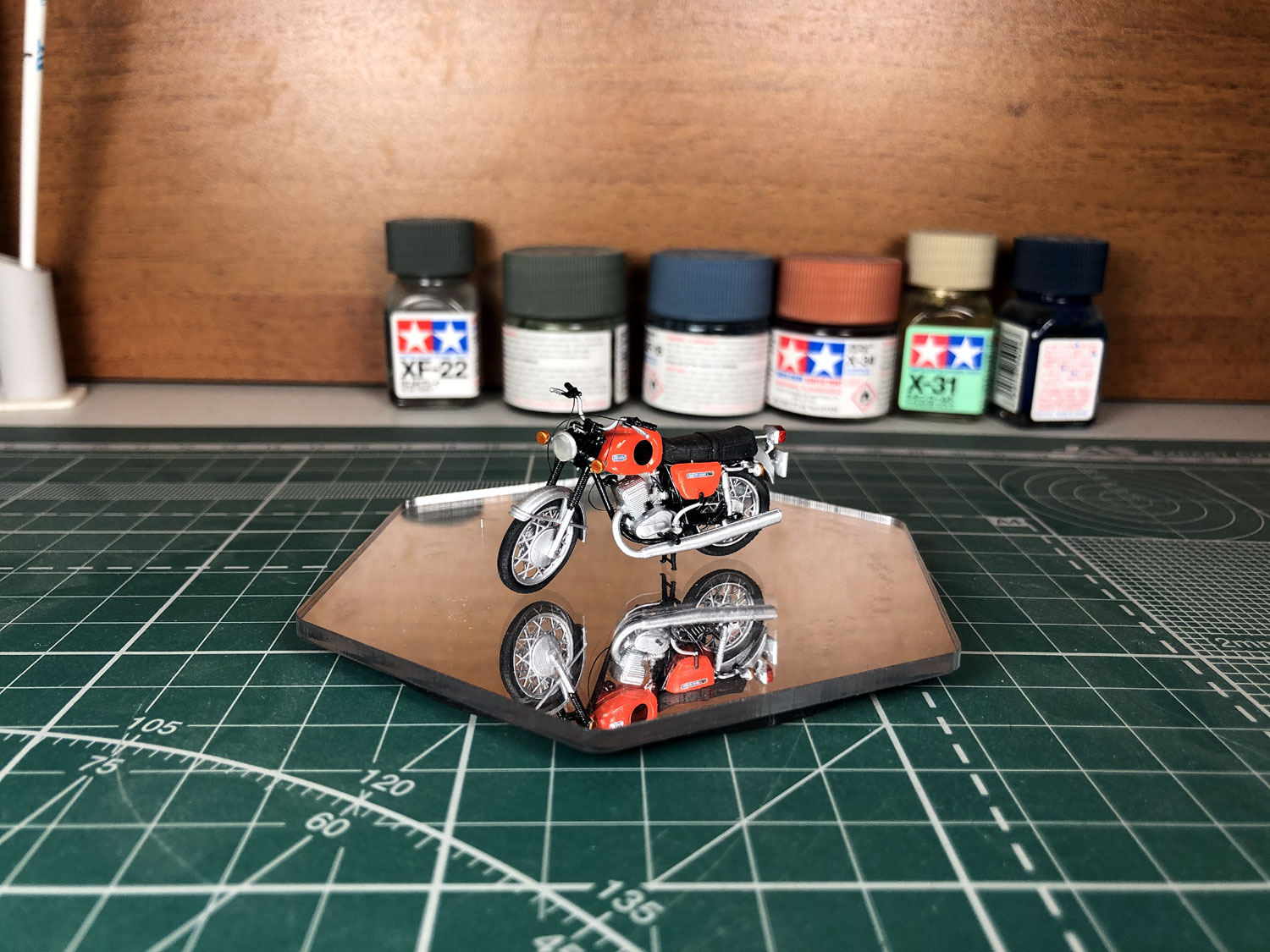 Планета-Спорт мотоцикл (оранжевый) модель в масштабе 1:43 фото 1