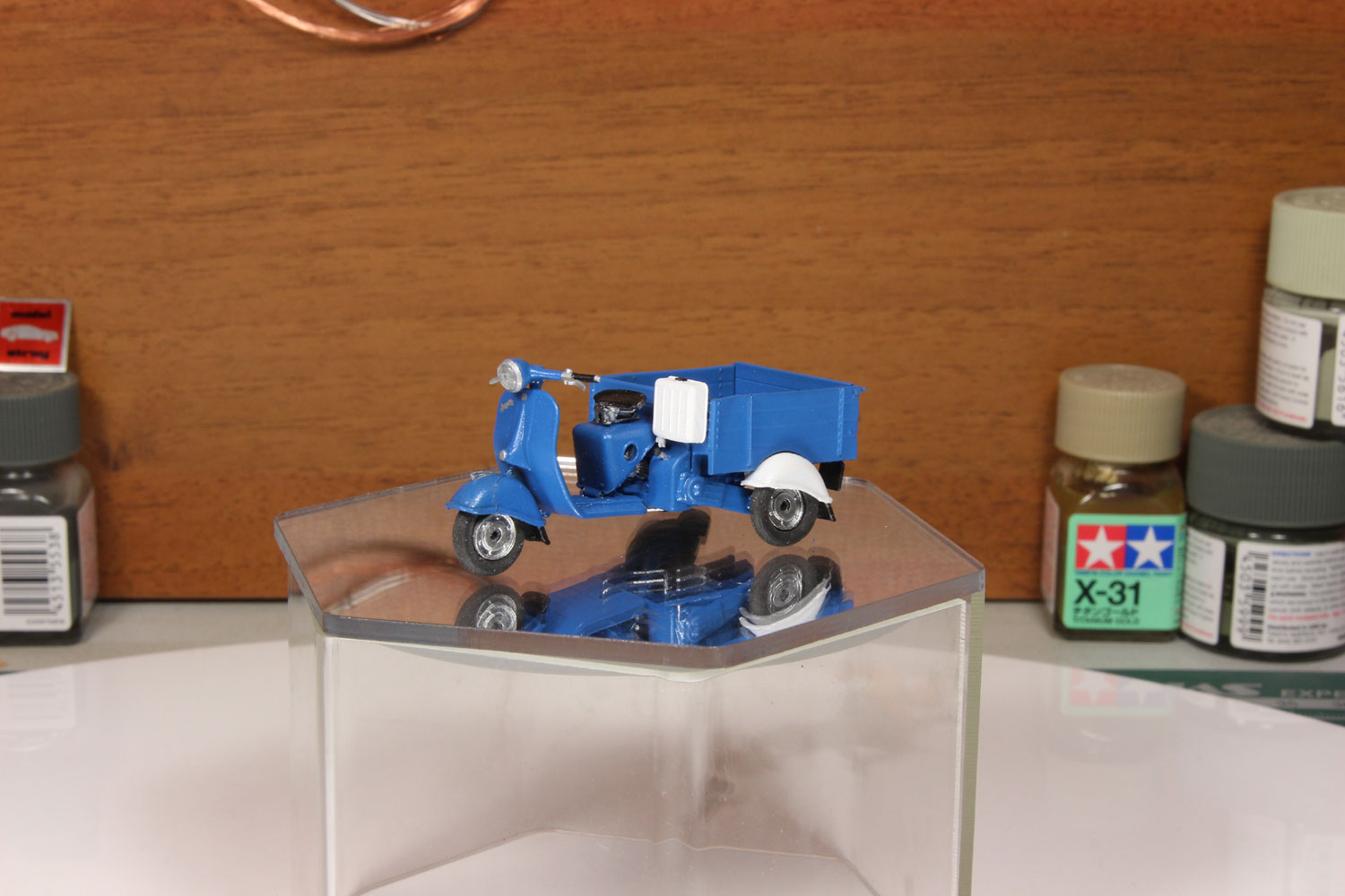 Вятка МГ-150 грузовой мотороллер (синий) модель в масштабе 1:43 фото 1