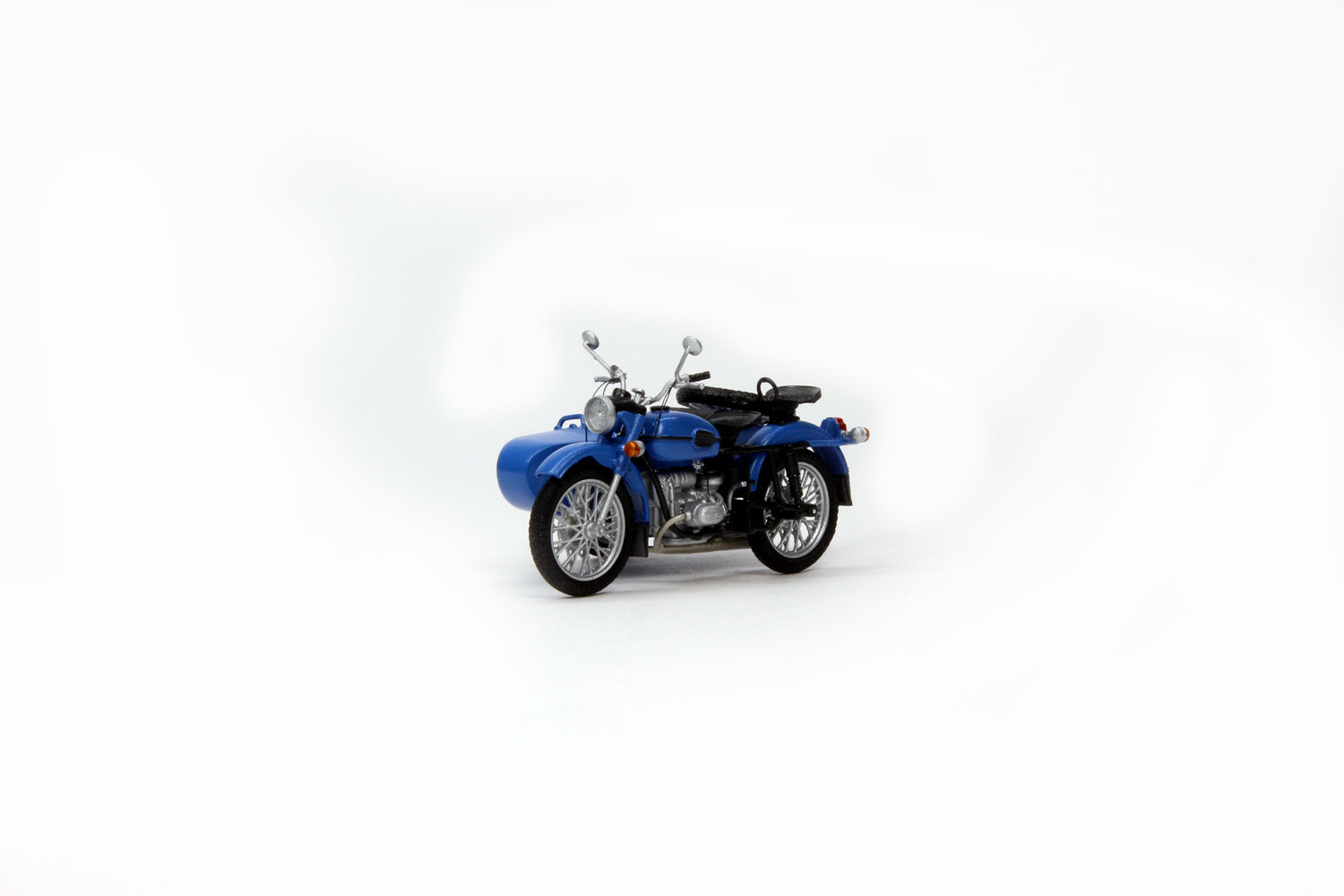 Мотоцикл 8.103-10 (синий, 1985г) модель в масштабе 1:43 фото 1