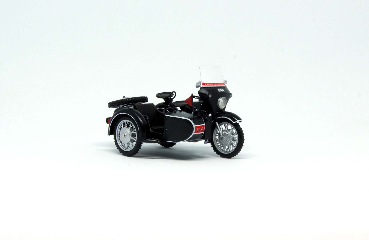 Мотоцикл ВАИ (черный) модель в масштабе 1:43 фото 1