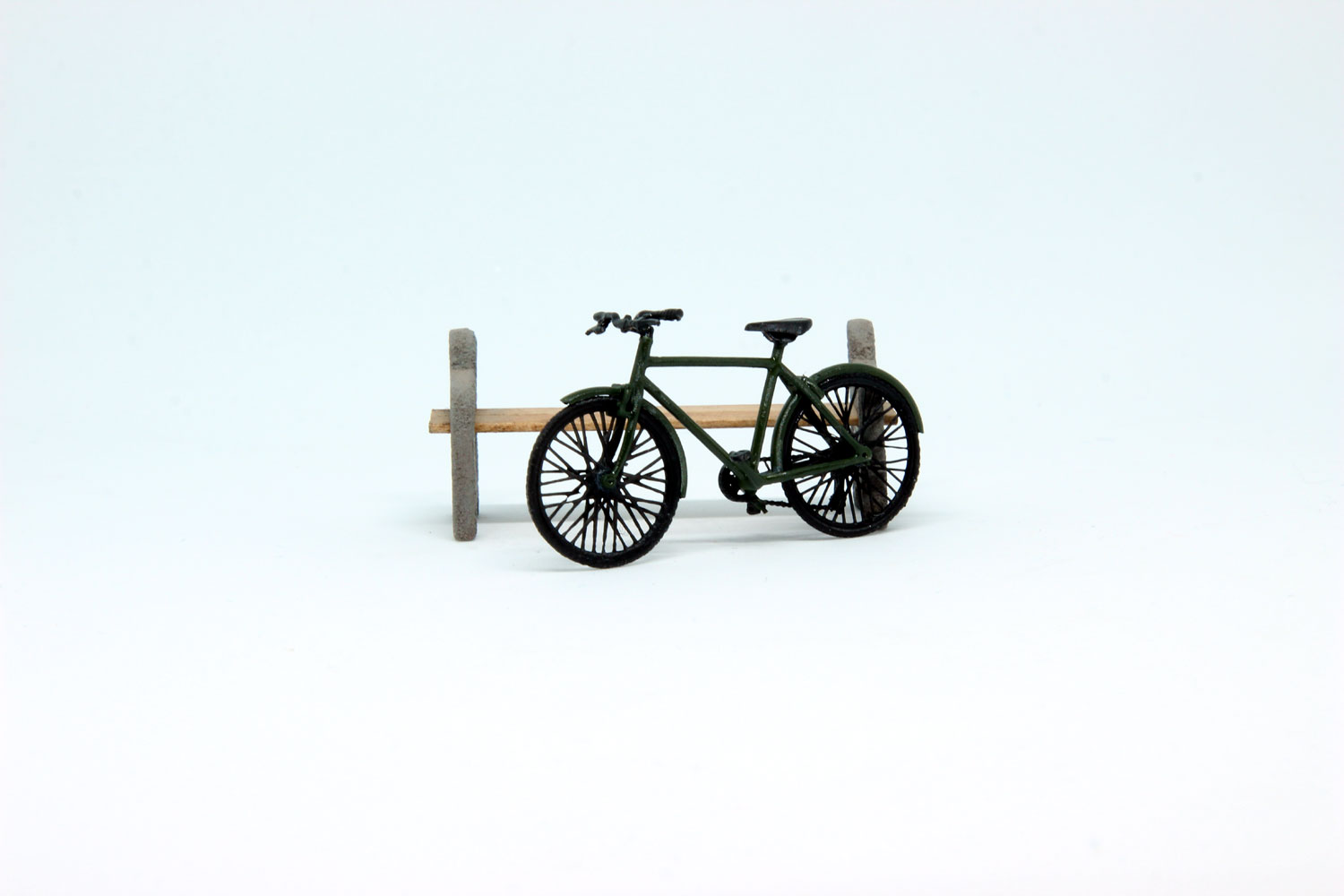 Велосипед с крыльями (зеленый) модель в масштабе 1:43 фото 1