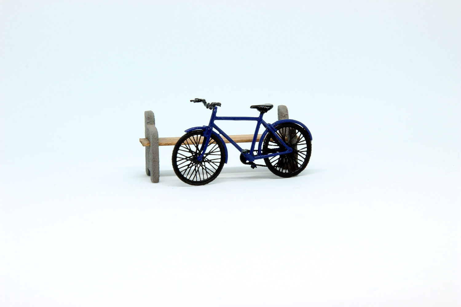 Велосипед с крыльями (синий) модель в масштабе 1:43 фото 1