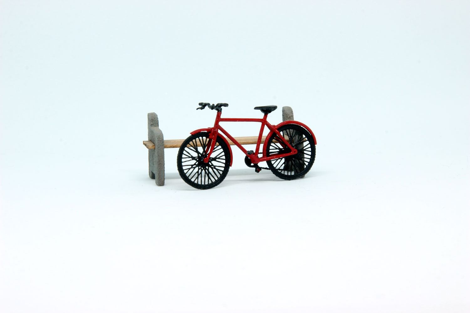 Велосипед с крыльями (красный) модель в масштабе 1:43 фото 1