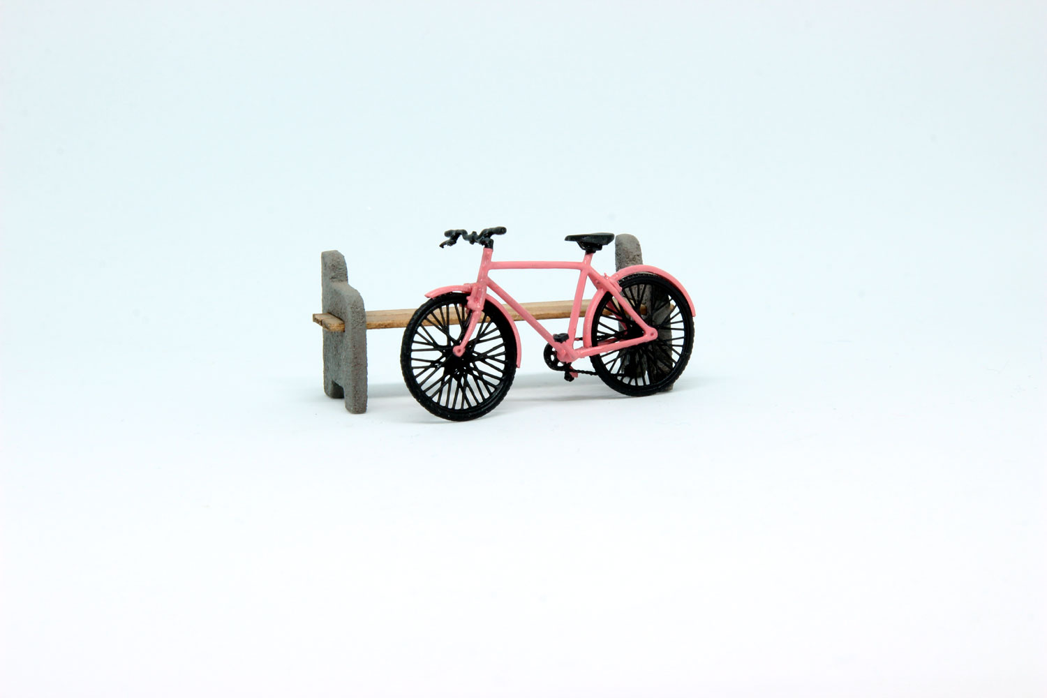 Велосипед с крыльями (розовый) модель в масштабе 1:43 фото 1