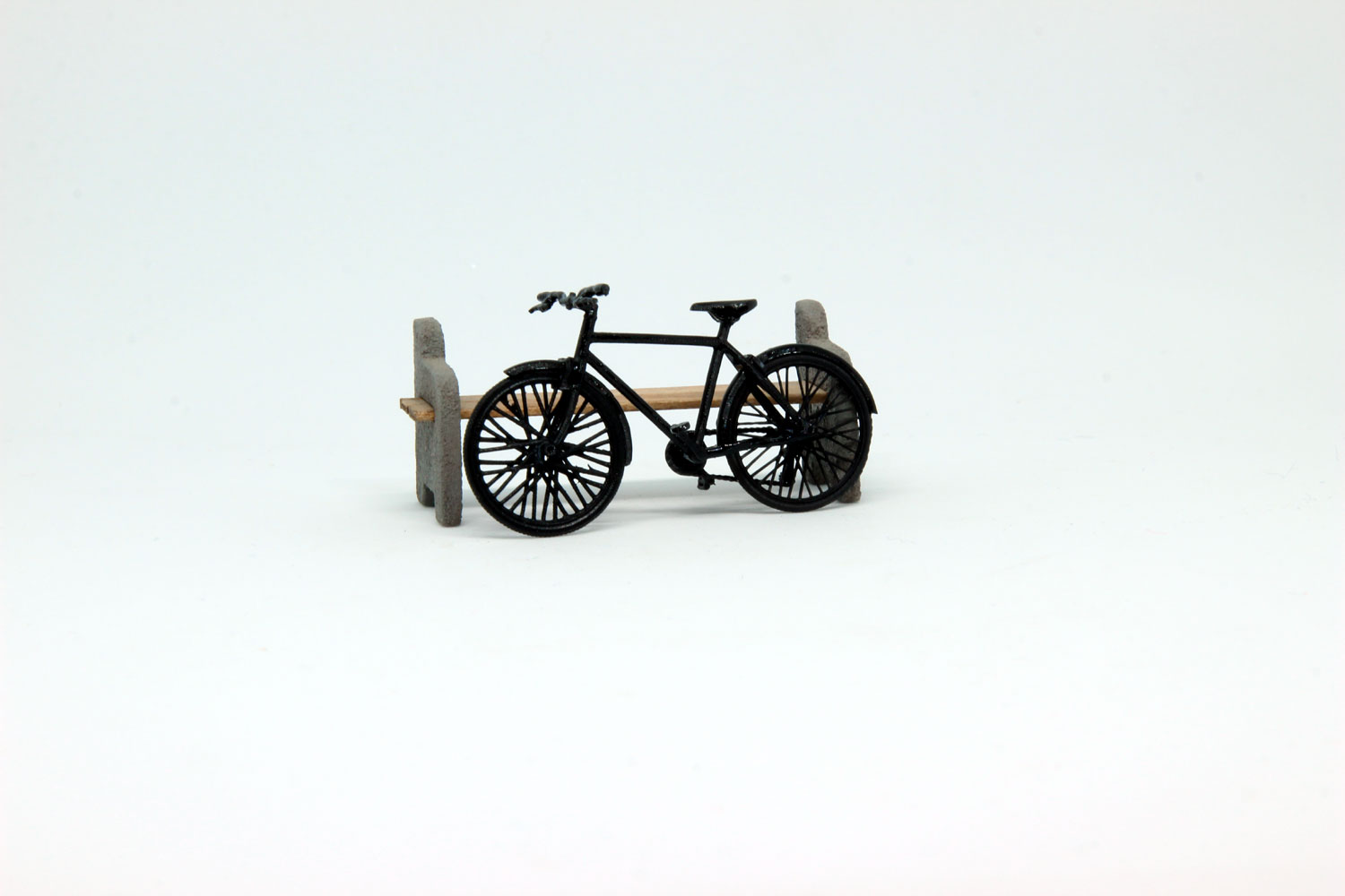 Велосипед с крыльями (черный) модель в масштабе 1:43 фото 1