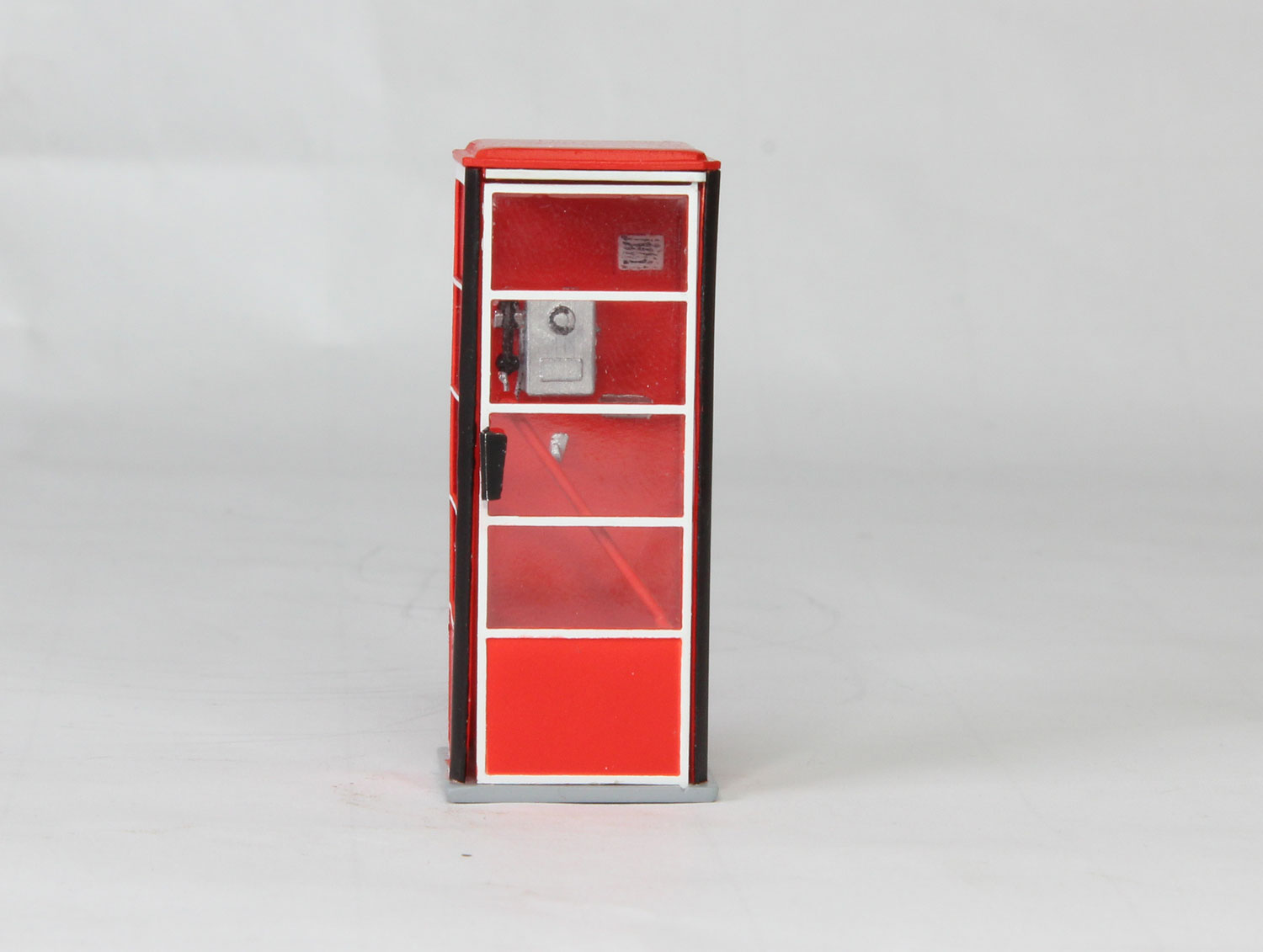 Телефонная будка образца 1980г (цветовая схема 3) модель в масштабе 1:43 фото 1