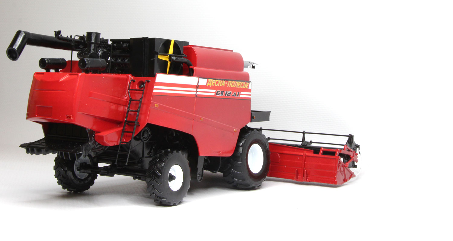 ������� GS12 (� �����, � ������ ������� ������������) ������ � �������� 1:43 ���� 1